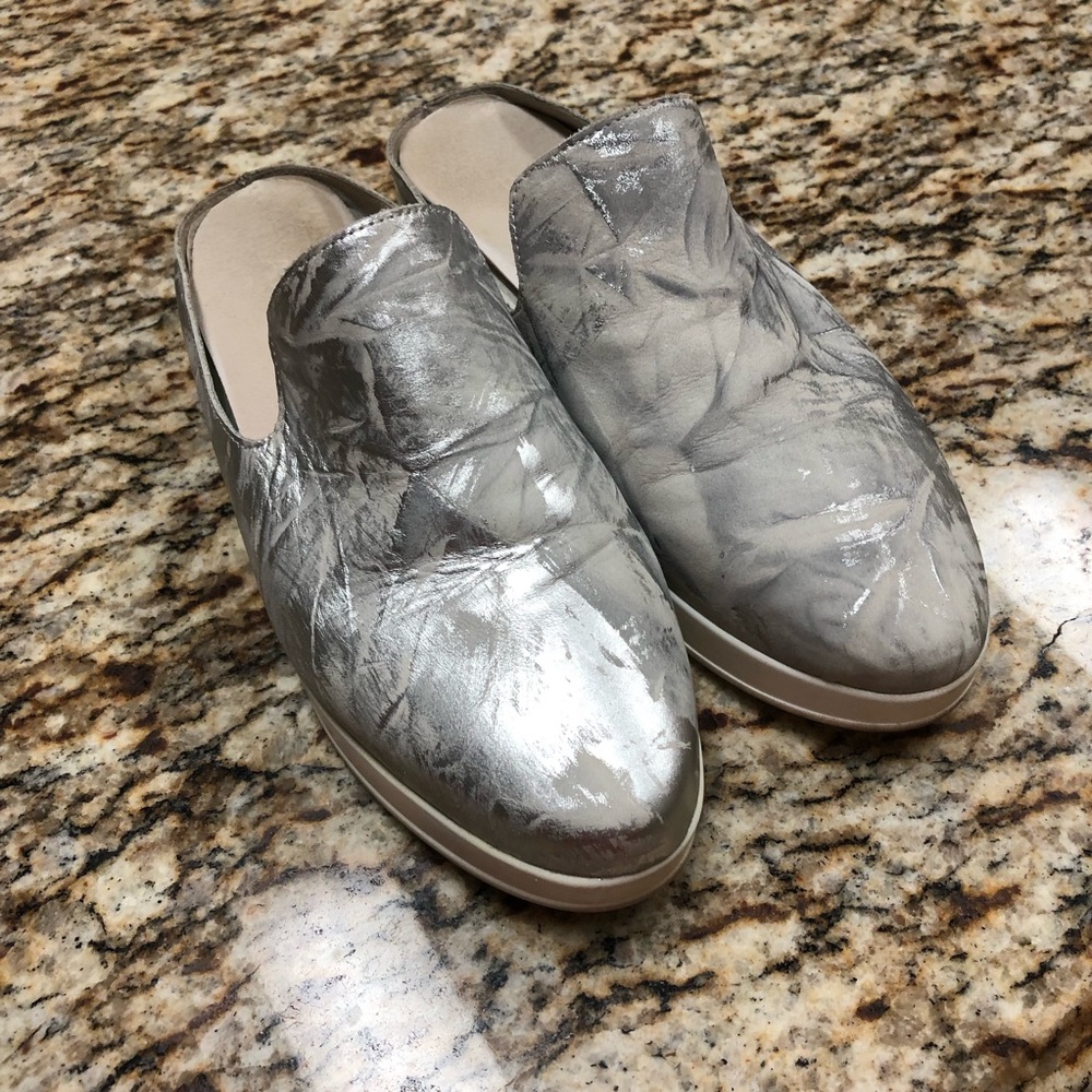 Antelope Silver Foil Pattern Slip-On Loafers - Size 7 ◀️ - Picture 2 of 5